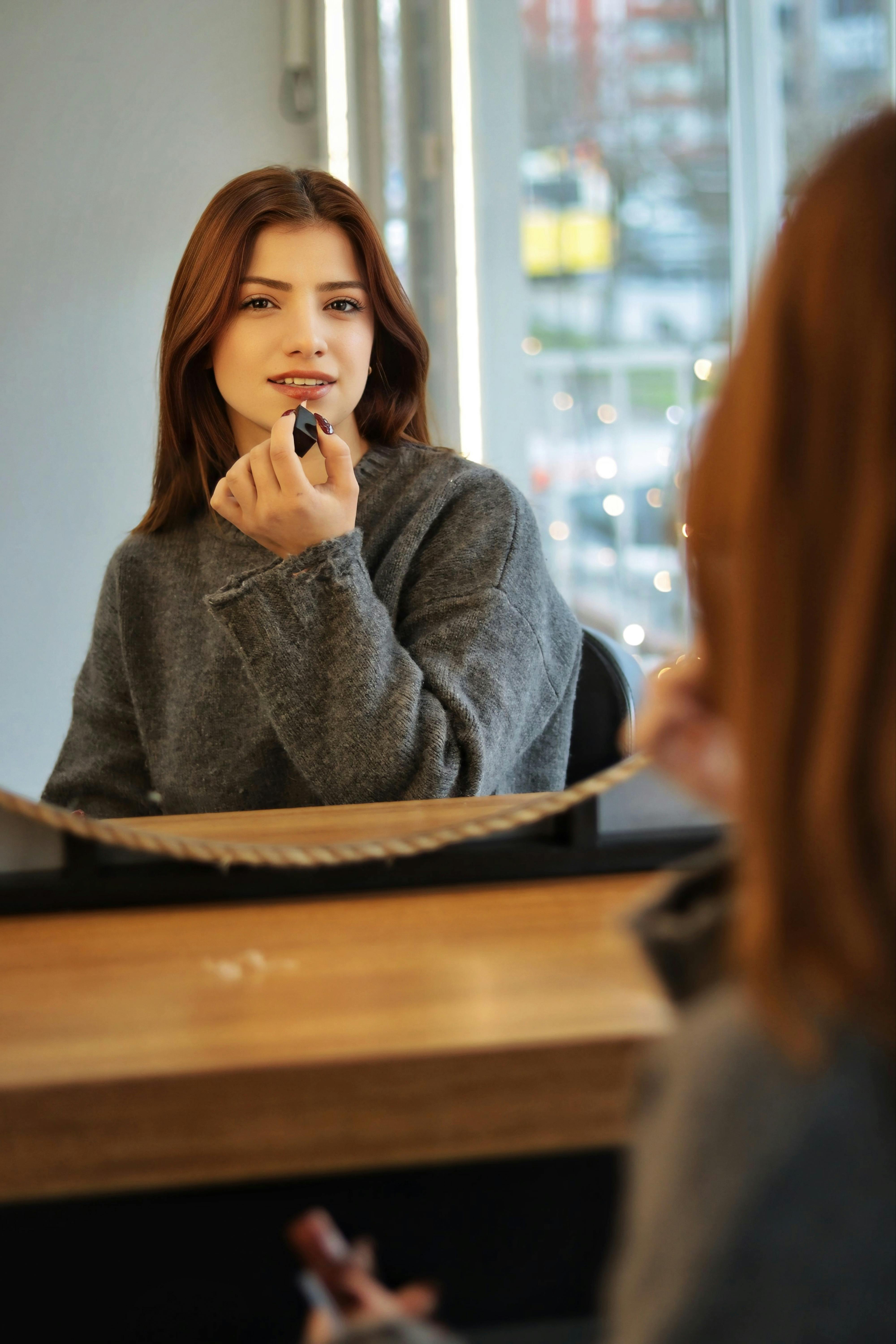 森林回声剧集海报背景图